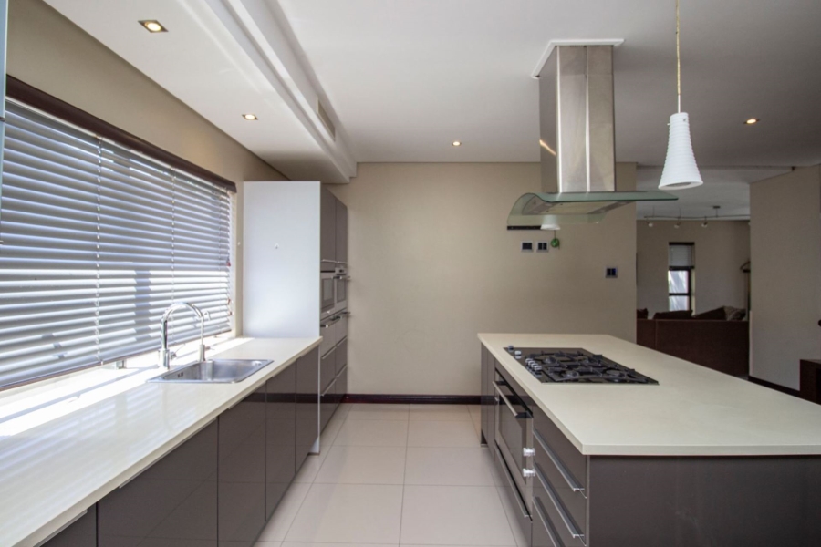 6 Bedroom Property for Sale in Baronetcy Western Cape